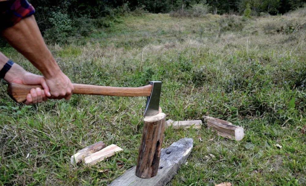 Ви зараз переглядаєте Як правильно рубати дрова: техніка безпеки та максимальна ефективність