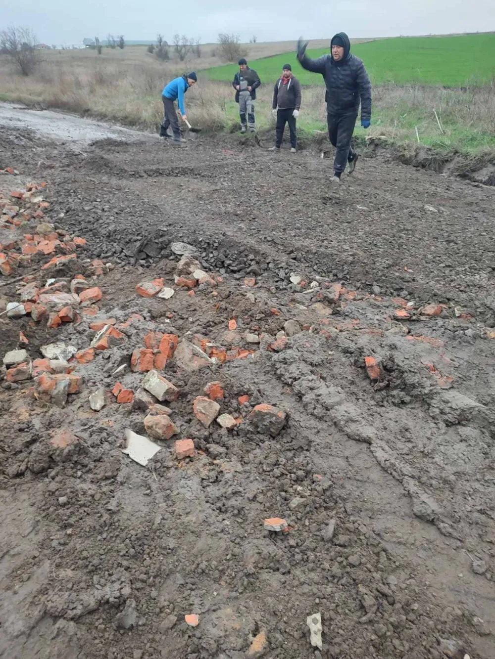 На Одещині селяни та фермери взялися самотужки рятувати сільські дороги1