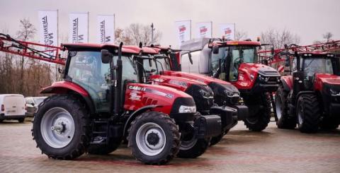 Ви зараз переглядаєте Господарство з Львівщини отримало перший в Україні трактор Case IH Quadtrac 715