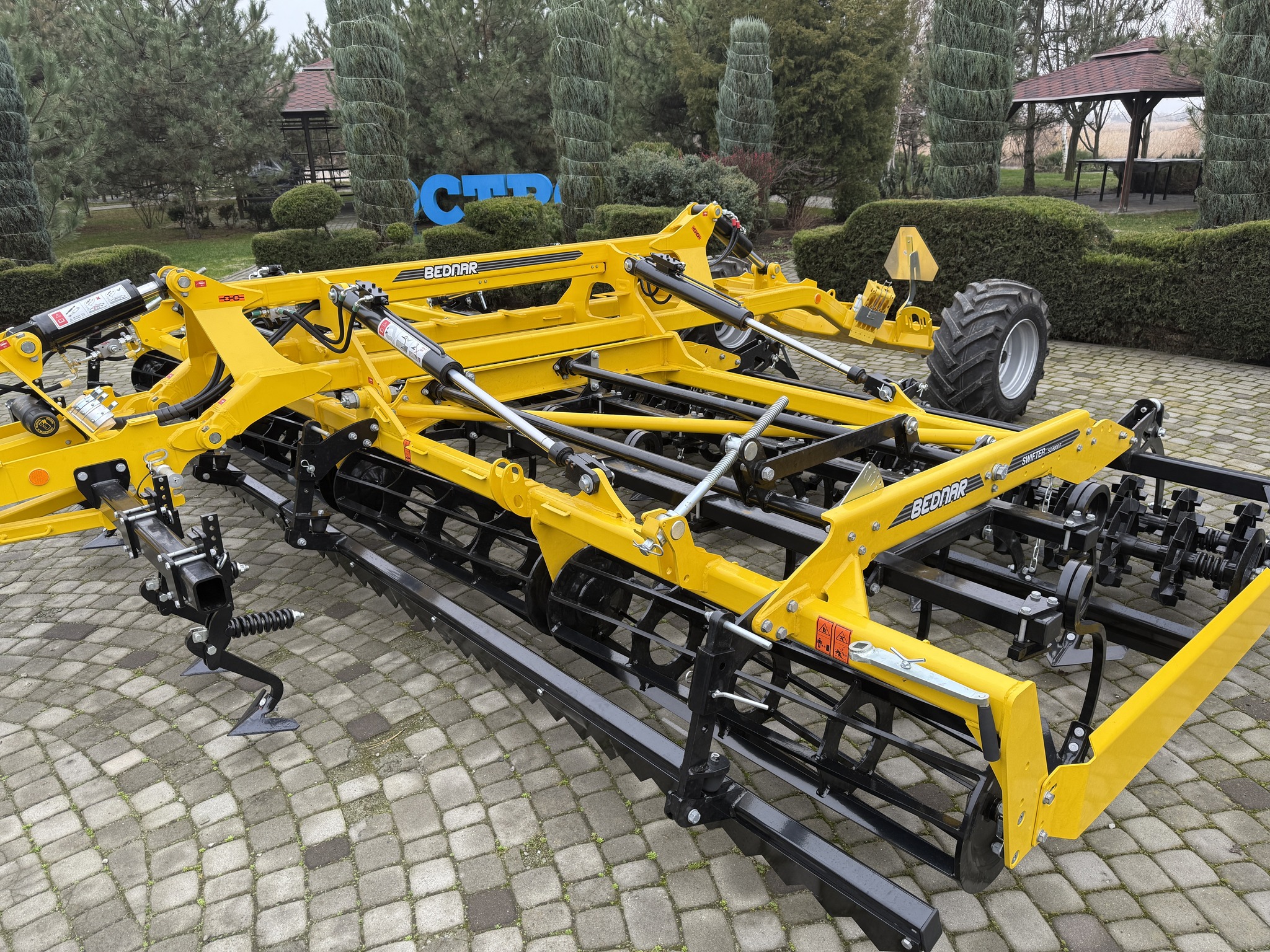 «НФМ АГРО» представила сучасні рішення Case IH та BEDNAR для холдингу Ristone Holdings3