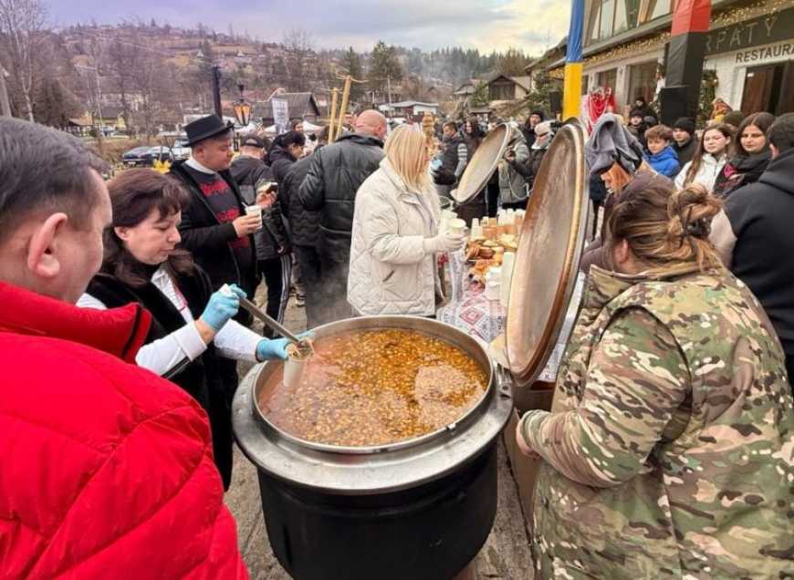 Ви зараз переглядаєте На Львівщині встановили рекорд України з приготування гетьманського борщу
