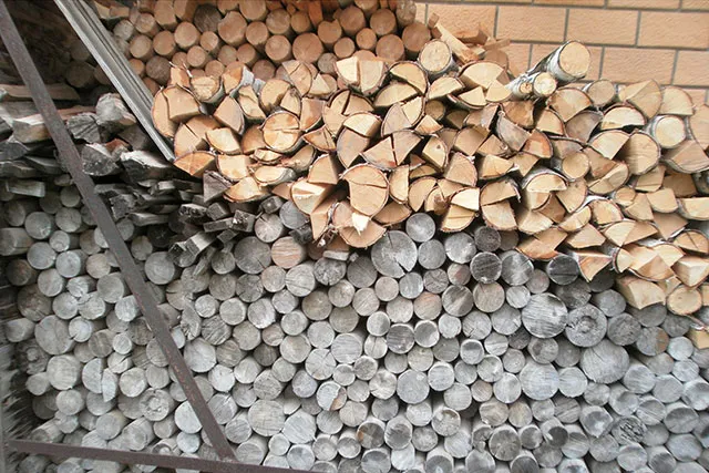 Ви зараз переглядаєте Пелети, брикети, дрова та вугілля — ціни та що вигідніше у 2026