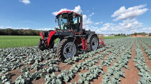 Ви зараз переглядаєте У Нідерландах створили прототип трактора для міжрядного обробітку з регульованою шириною колії