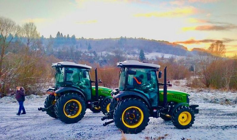 Ви зараз переглядаєте Для механічного контролю поширення борщівника Сосновського три громади Львівщини отримали трактори і обладнання