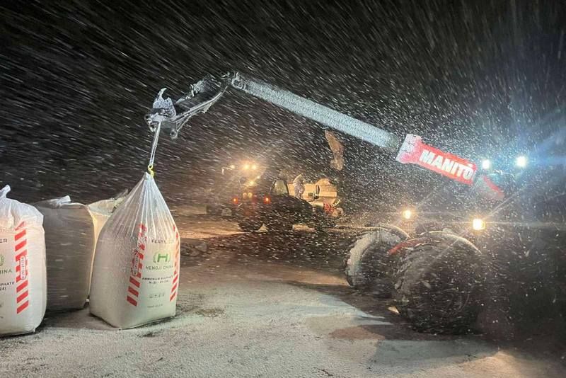 Ви зараз переглядаєте Господарства Tekom Agro Group вносять азотні добрива по мерзлоталому