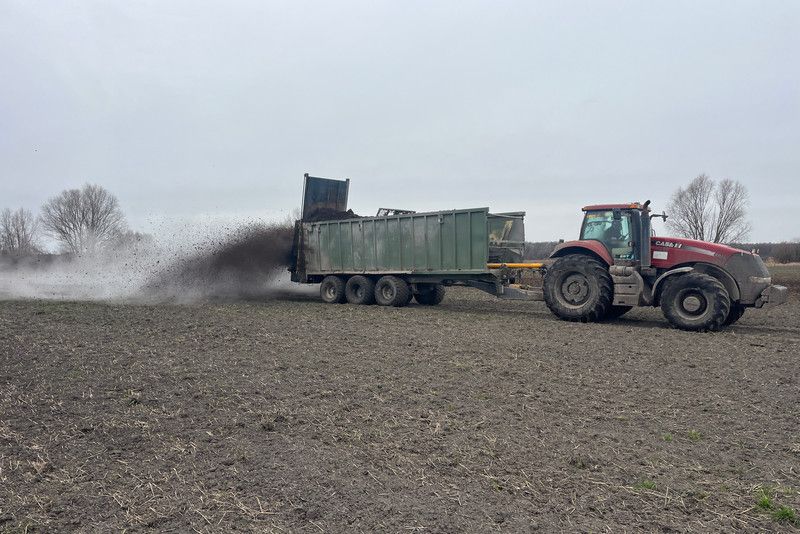 Ви зараз переглядаєте В Агрікор Холдинг розповіли, яка норма внесення гною є оптимальною для збереження родючості і зменшення фосфорно-калійних добрив