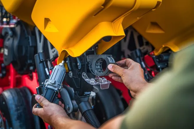 Міжсезоння без сюрпризів, або як правильно підготувати техніку Väderstad до весняної посівної1