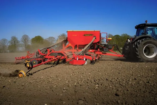 Контроль глибини, притискне зусилля і рівномірність висіву з сівалками Spirit 400-900С, що впливає на сходи зернових на старті сезону1