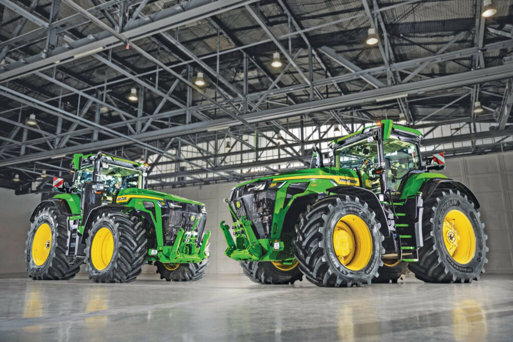 Трактор John Deere 8R