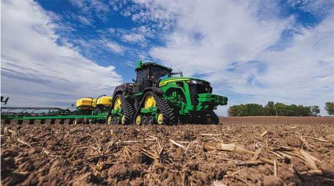 Ви зараз переглядаєте John Deere представляє нові трактори 8R та 8RX з потужністю до 540 кінських сил