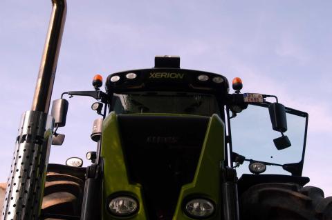 Ви зараз переглядаєте Claas Xerion 2500 та 3000: Історія розвитку та виклики