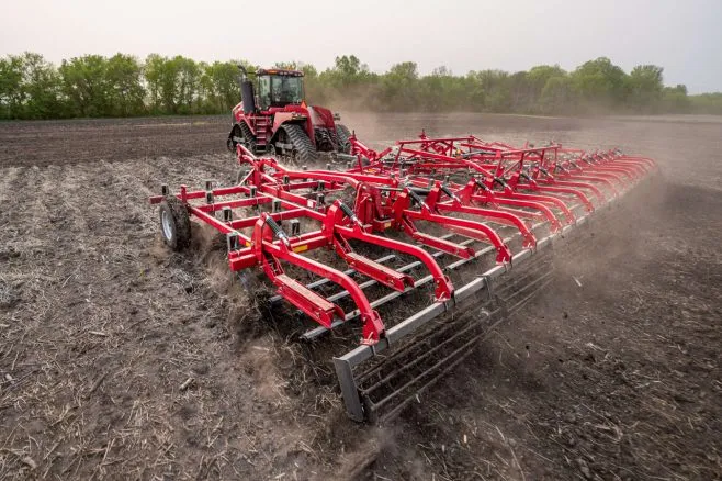 Передпосевной культиватор Wil-Rich как решение для контроля сорняков и переуплотнения почвы весной1