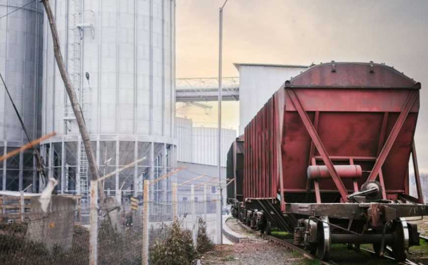 Ви зараз переглядаєте Оренда зерновозів: у квітні ціни в Україні зростуть до 2500 грн