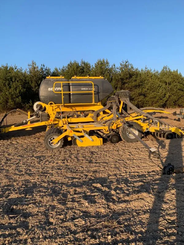 На Львівщині стартувала посівна: IN FORCE GROUP успішно запустила BEDNAR OMEGA OO 6000 FL2