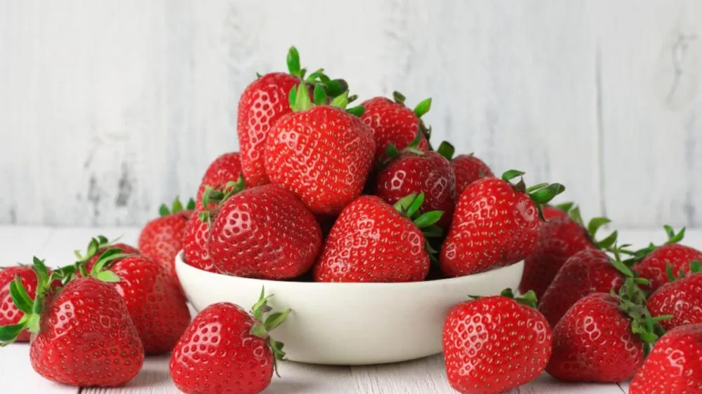 Ви зараз переглядаєте Стало відомо, як полуниця впливає на організм