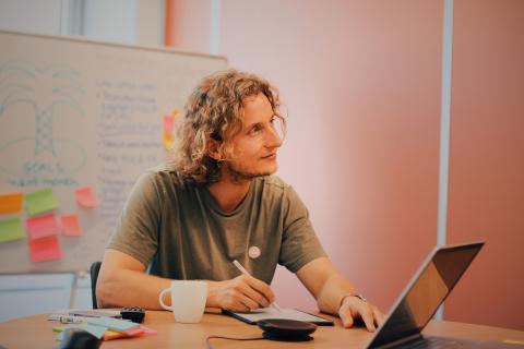 Ви зараз переглядаєте Experience Data показала, як ШІ застосовують у плодоовочевому секторі — від супутникових знімків до підбору сортів цибулі