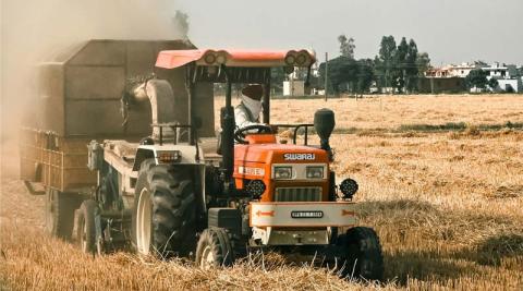 Ви зараз переглядаєте Підвищення цін на трактори в Індії компенсує зниження ПДВ