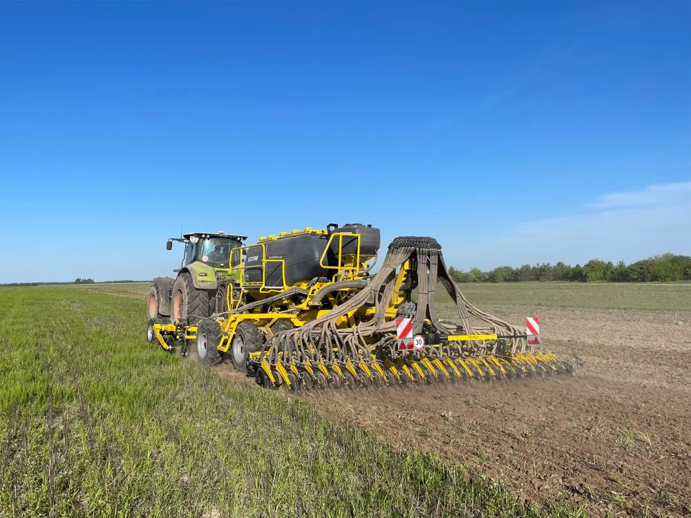 Смуговий обробіток ґрунту та посів сівалкою BEDNAR MATADOR8