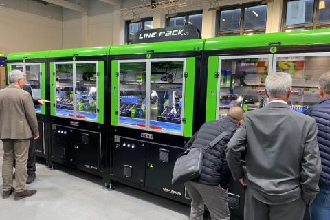 Ви зараз переглядаєте Роботи та машинний зір у пакуванні кісточкових: як стандартизують орієнтацію персиків і нектаринів