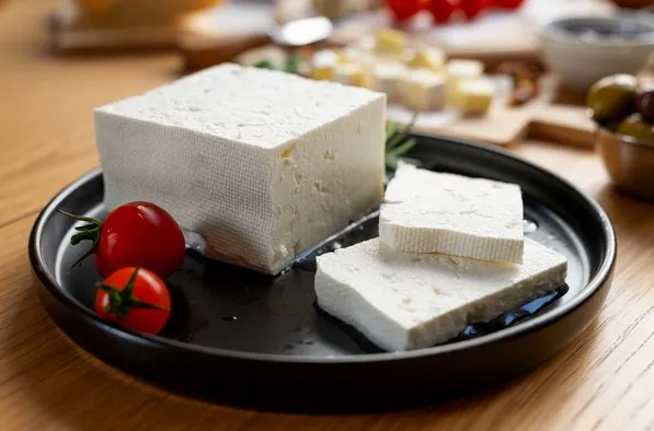 Ви зараз переглядаєте Сир фета став центром глобального торговельного конфлікту між ЄС і США