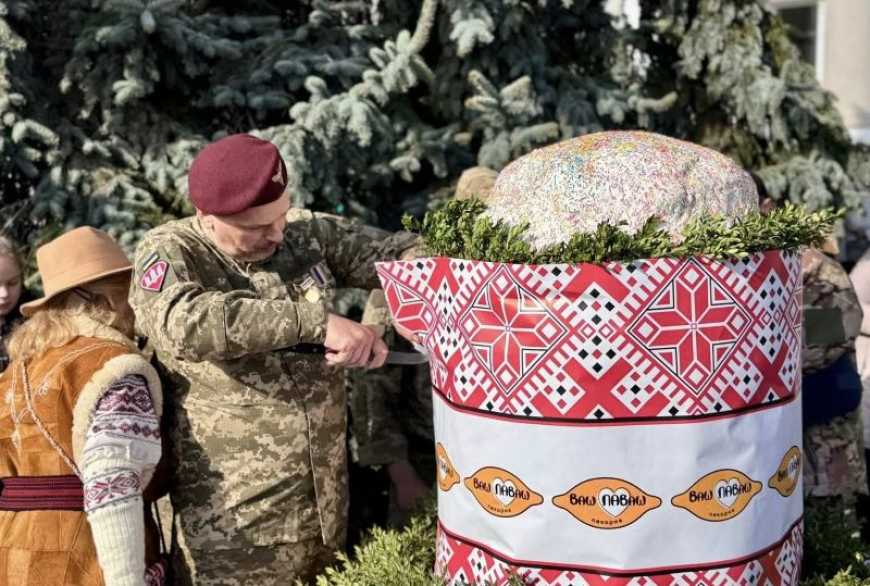 Ви зараз переглядаєте 200-кілограмову паску спекли на Волині