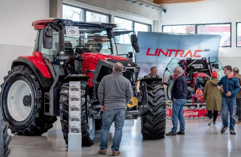 Ви зараз переглядаєте Lindner Lintrac 160: Новий трактор для фермерів з високою маневреністю