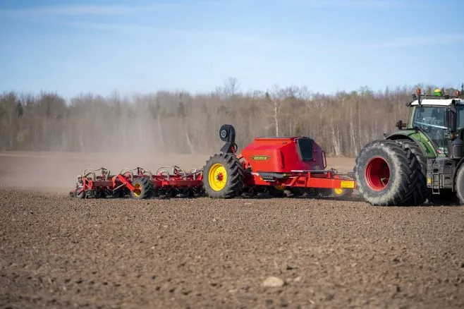 Універсальна Tempo L CF забезпечує точний висів від ріпаку до кукурудзи весняною посівною 20262