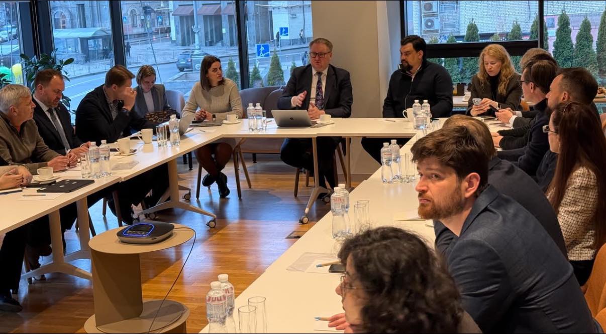 Ви зараз переглядаєте Аграрні асоціації та бізнес обговорили адаптацію агросектору до вимог ЄС на зустрічі з Тарасом Качкою