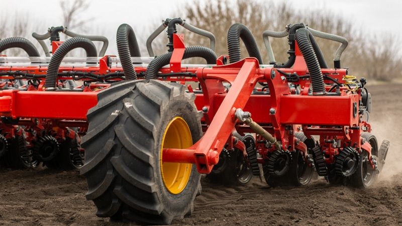 Ви зараз переглядаєте Центральне завантаження сівалок Tempo L CF скорочує час на дозаправку та збільшує продуктивність