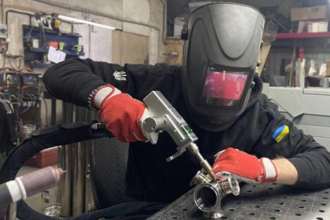 Ви зараз переглядаєте У Львові грант «Зроблено в Україні» допоміг компанії «Лазербенд» відновитися після удару шахеда