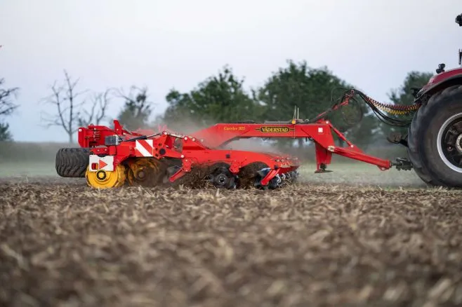 Один прохід — кілька задач: як Carrier вписується у сучасні технології Mini-Till та Strip-Till2