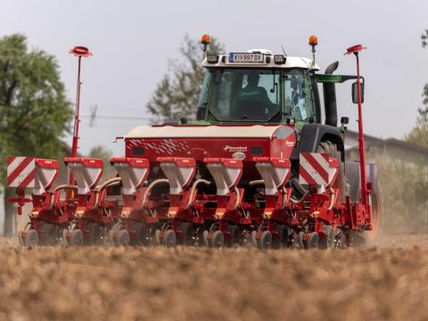 Ви зараз переглядаєте Сухий квітень у Німеччині: посіви стартують повільніше, добрива гірше засвоюються