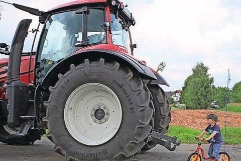 Ви зараз переглядаєте Motec представила бездротову камеру для контролю «сліпих зон» на тракторах із переднім навісним обладнанням