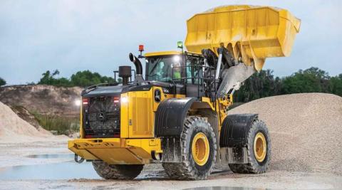 Ви зараз переглядаєте John Deere представила фронтальні навантажувачі 844 і 904 X-Tier з електрифікованою трансмісією EVT та опціями систем огляду