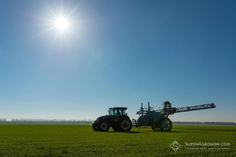 Ви зараз переглядаєте Змішування гербіцидів із добривами в баковій суміші може допомогти бур’янам вижити — фахівець