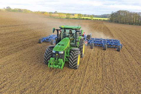 Ви зараз переглядаєте John Deere оновлює «класичні» 8R/8RT/8RX із 9-літровим двигуном на MY2027: зміни в кабіні, трансмісіях і сервісі