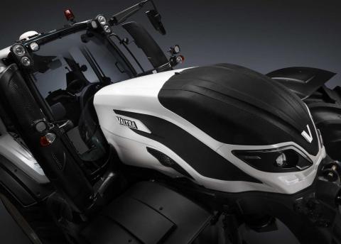 Ви зараз переглядаєте Valtra T234, який у 2015 році розігнали до 130,165 км/год, протестували на межі керованості в кар’єрі