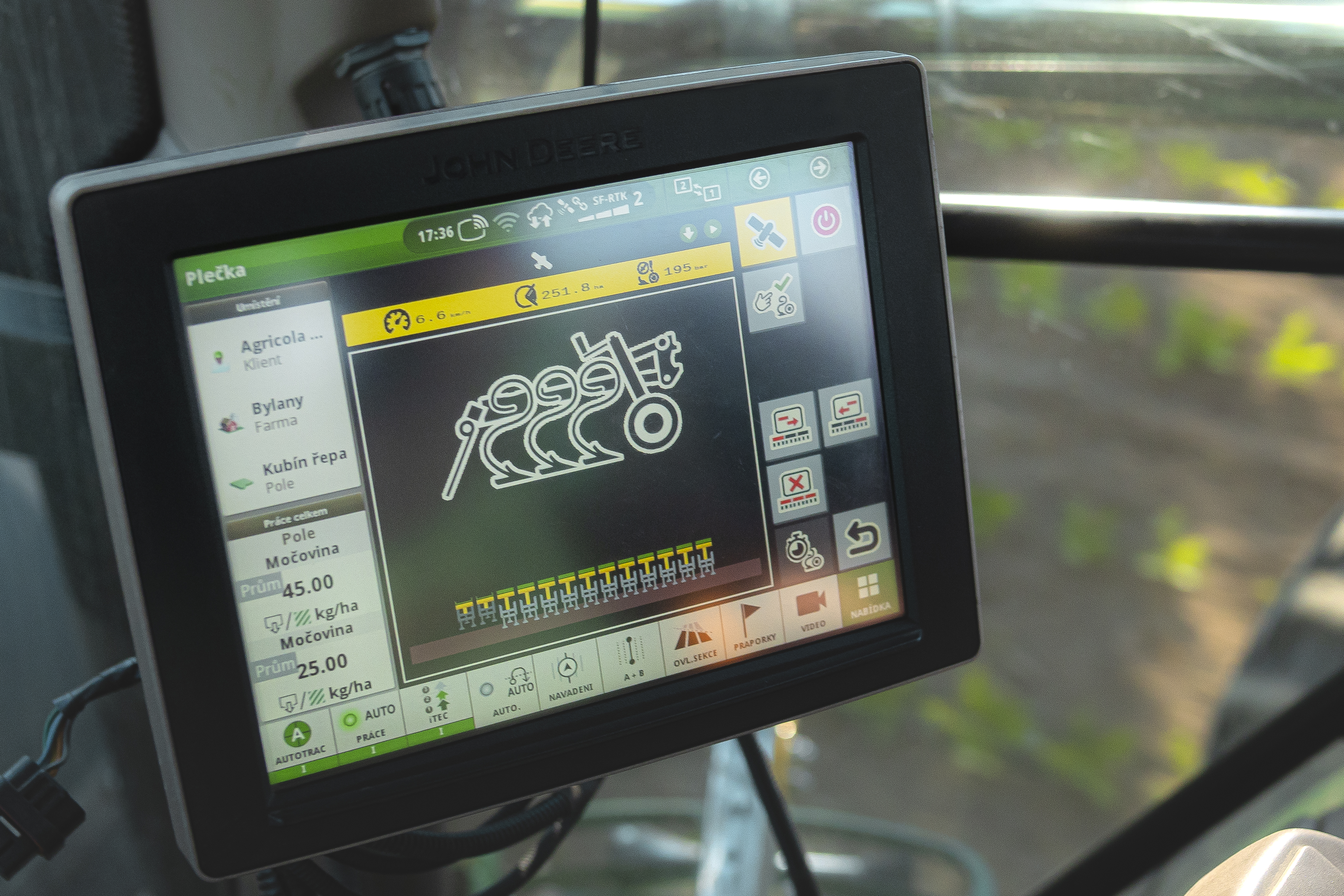 ROW-MASTER RN_PROFI з функцією John Deere AutoPath: точний міжрядний обробіток ґрунту нового покоління5