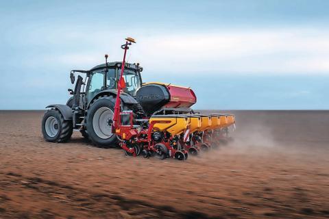 Ви зараз переглядаєте Väderstad оновила телескопічні сівалки Tempo T для кукурудзи: міжряддя регулюється селектором під час розкладання