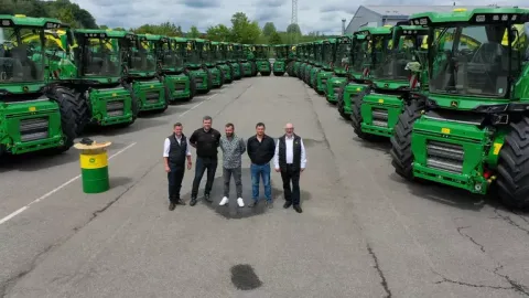 Ви зараз переглядаєте Німецький підрядник Köhl Harvest отримав із заводу 20 кормозбиральних комбайнів John Deere F9 500