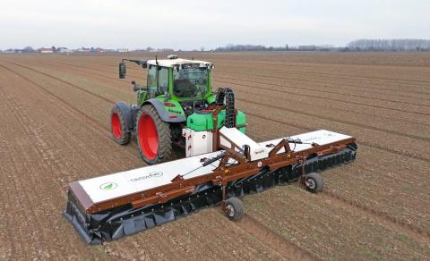 Ви зараз переглядаєте Farm-ING розширила лінійку «розумного» прополювання до трьох рішень: міжрядний обробіток, точкове обприскування та лазер