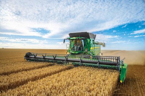 Ви зараз переглядаєте John Deere оновлює комбайни до 2027 року: автоматичне керування швидкістю для T5/T6 та Auto Unload для S7 і X9