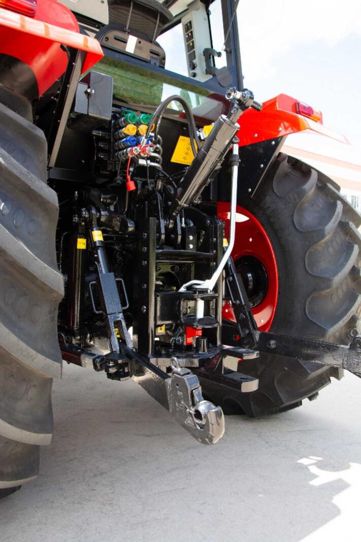 Задня частина трактора Zetor серії 5