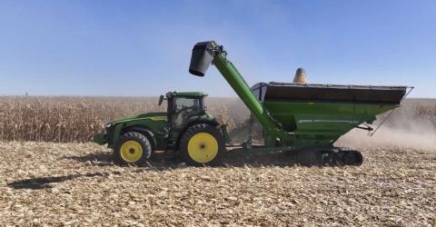 Ви зараз переглядаєте John Deere випробовує прототип 8R із 9,0-літровим двигуном під E98-етанол замість дизеля