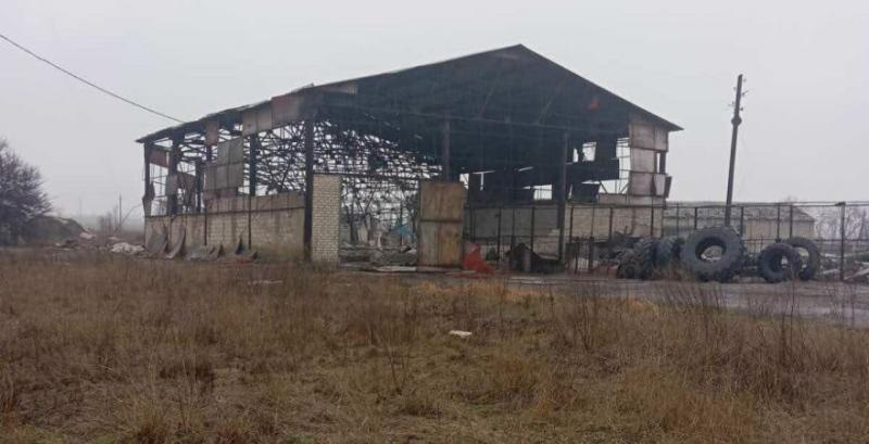 Знищене росіянами господарство на Донеччині Знищене росіянами господарство на Донеччині