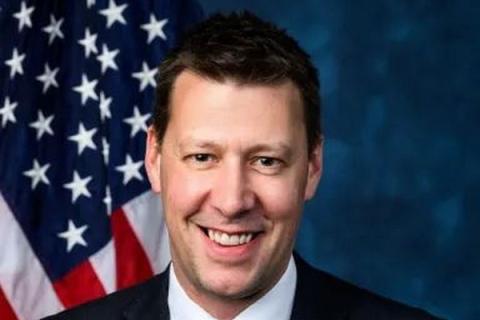 Ви зараз переглядаєте У Конгресі США запропонували реформу візової програми H-2A для залучення працівників у садівництво