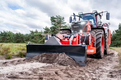 Ви зараз переглядаєте Fendt 942 Vario переобладнали у «пожежний трактор» із баком 4 500 л та дистанційним водометом