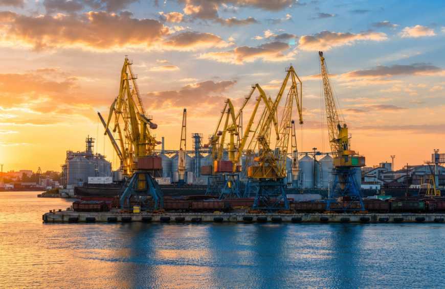 Ви зараз переглядаєте Захід суден у порти зупинився, але про блокаду не йдеться