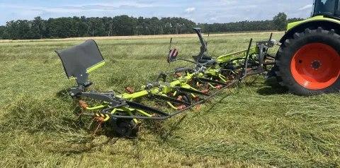 Ви зараз переглядаєте Claas розширив лінійку ворушилок Volto: п’ять нових моделей із шириною захвату до 10,8 м