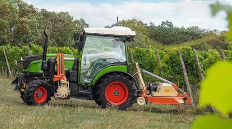 Ви зараз переглядаєте Fendt представив вузькоколійні трактори 200 V/F/P Vario для садів і виноградників потужністю до 124 к.с.